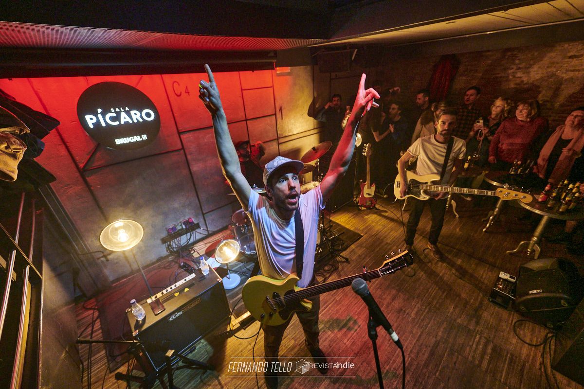 revistaindie's tweet photo. #CronicaConcierto @Mauri_band llena de color la @SalaPicaro de Toledo https://t.co/rgVkS0Y5W5 #NosGustaLaMusica 📸✏️ @fehrtello https://t.co/CN2pZV73ae