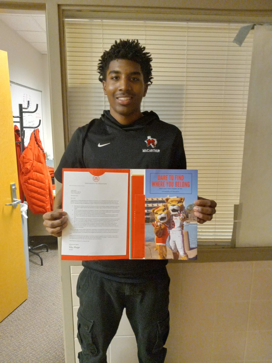 MacArthur_hoops's tweet photo. COLLEGE-BOUND! Congratulations to Isaiah Boykin on his acceptance to Baylor University, University of Houston and University of North Texas! 
@IISDAthletics
@IrvingISD
@MacArthurCards @MacArthurTX https://t.co/KNAJ0PmkrP
