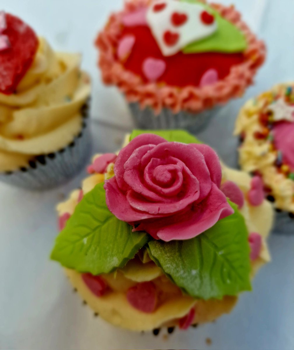 MissEmily_B's tweet photo. I enjoyed a thoroughly wonderful hour decorating #cupcakes with my fave, Kath, @Wynyard_BP as part of their tenant #wellbeing scheme. Great to see folk from @_BradleyHall_ @NESFircroft @Everflow_Util @CommunicateTec
Thanks for organising Yvonne &amp; Tracey 😊Happy #ValentinesDay 💗 https://t.co/AhpTNLykER
