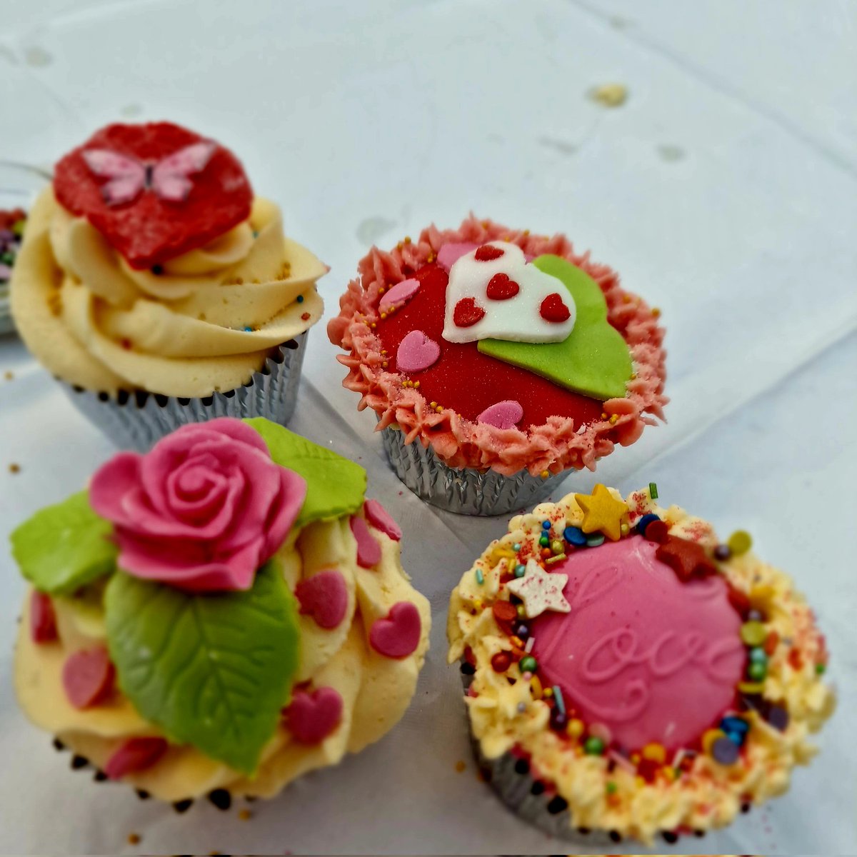 I enjoyed a thoroughly wonderful hour decorating #cupcakes with my fave, Kath, <a href="/Wynyard_BP/">Wynyard Business Park</a> as part of their tenant #wellbeing scheme. Great to see folk from <a href="/_BradleyHall_/">Bradley Hall</a> <a href="/NESFircroft/">NES Fircroft</a> <a href="/Everflow_Util/">Everflow</a> <a href="/CommunicateTec/">Communicate Technology</a>
Thanks for organising Yvonne &amp; Tracey 😊Happy #ValentinesDay 💗