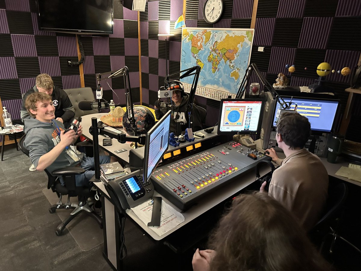 DrewSmithSports's tweet photo. It’s #KSPA day @KState with @kstatemediacomm hosting budding high school journalists in video, audio, marketing, newspaper and yearbook. @kstatecollegian and @Wildcat919FM teaching some of these great students! https://t.co/5ARNneL79S