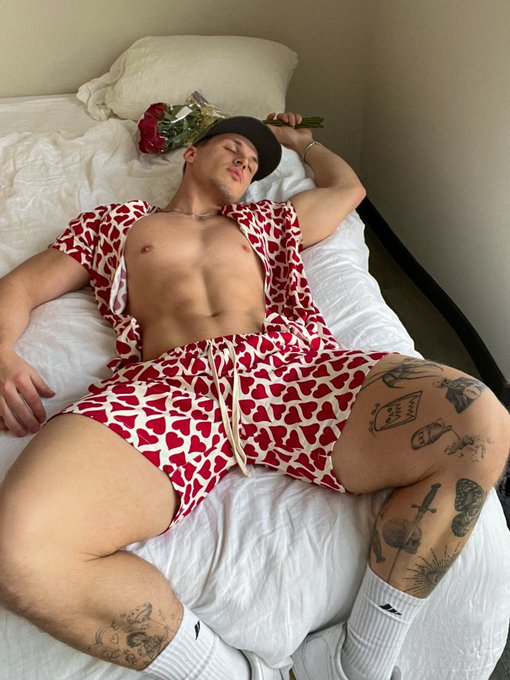 RT if your single ❤️ https://t.co/m5Yqbp1jof