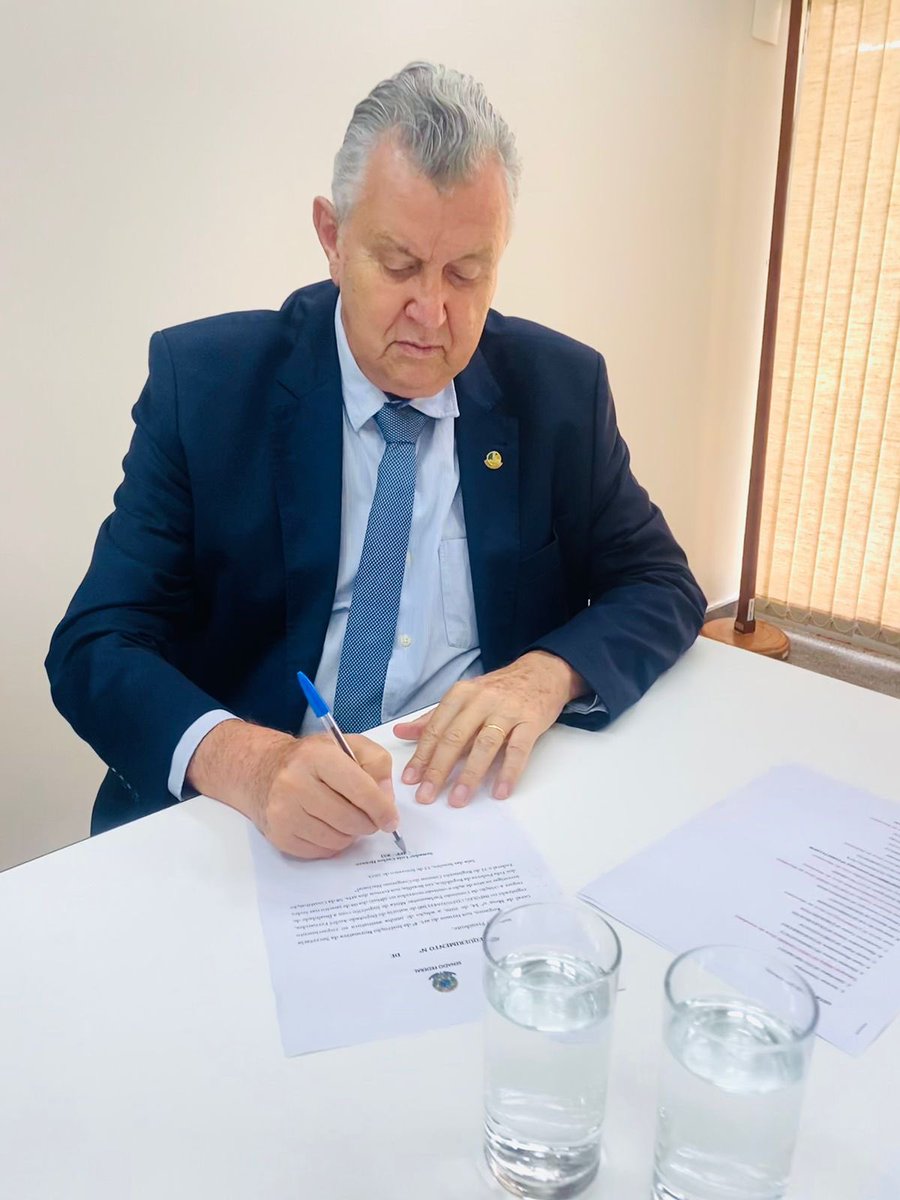 Heinzeoficial's tweet photo. Assinei hoje o requerimento de instalação de uma Comissão Parlamentar Mista de Inquérito – CPMI –  para que possamos apurar os fatos do dia 8 de janeiro. Segue o fio⚠️👇 https://t.co/tlRtH9gBJd
