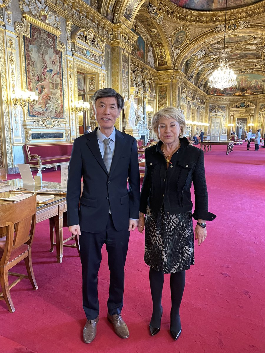 J’ai reçu cet après-midi, au <a href="/senat/">Sénat</a>, M. LEE Il-Yul, Directeur du <a href="/KoreaCenterFR/">CentreCulturelCoréen</a>, pour évoquer les nombreux projets culturels franco-coréens en cours et à venir.

L’année 2023 sera marquée par une coopération renforcée entre nos deux pays dans le domaine de la culture. 🇫🇷 🇰🇷