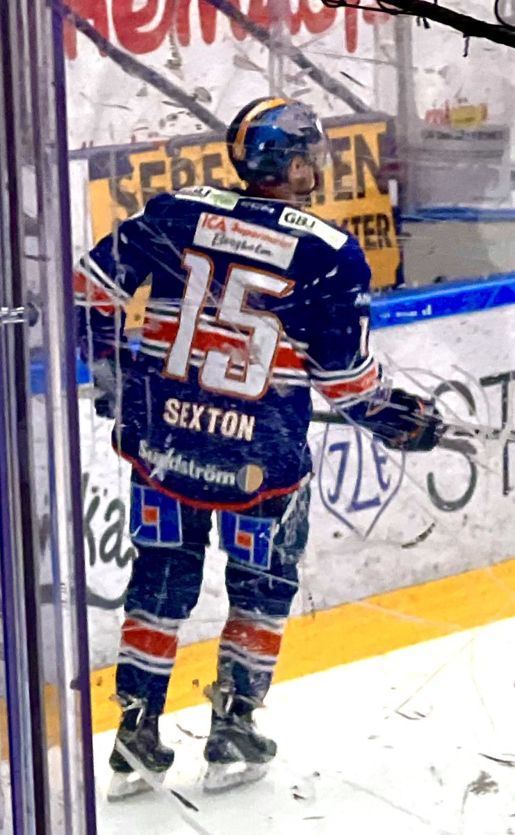 LeksAnders64's tweet photo. Värmning inför kvällens match, är detta en s.k. halvgardering, eller brist på mattekunskaper 🤔 https://t.co/e20vPgxXIv