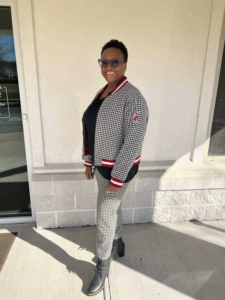 swdelta7's tweet image. When your #DeltaBox jacket perfectly matched a pair of your pants, it is the “perfect” Valentine’s Day outfit. ❤️ #Houndstooth