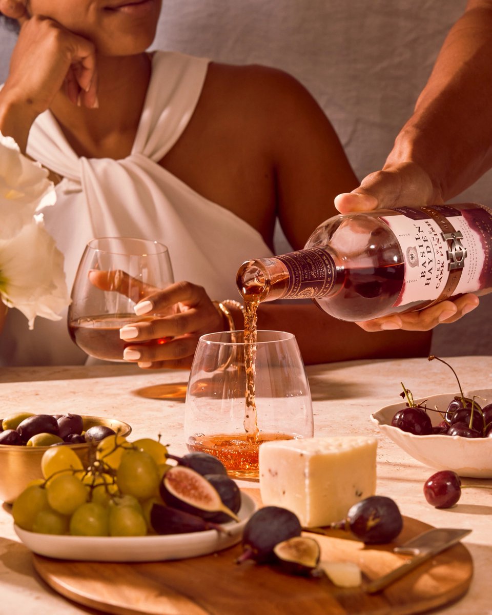 Glass of #BasilHayden Red Wine Cask Finish in hand? Before your next sip, try to make out any aroma notes you find (hint: 🍒)