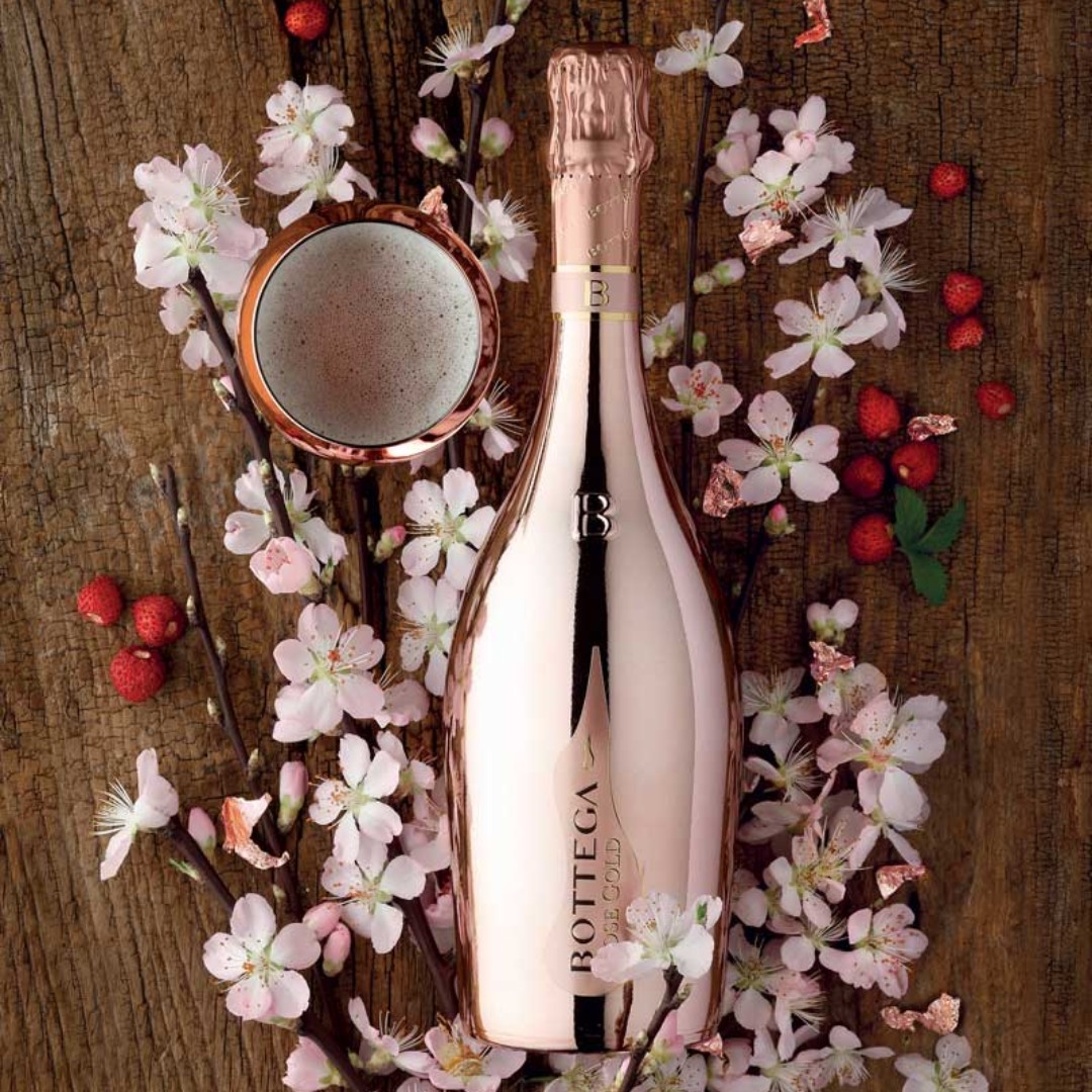 Happy Valentine's Day to all our lovely staff and customers❤️

Bottega's Sparkling Brut Rosé Prosecco is full of fresh red fruit character, with notes of strawberry, cream and vanilla. 

Pairs perfectly with your romantic desserts, a match made in heaven💝

@BottegaGold