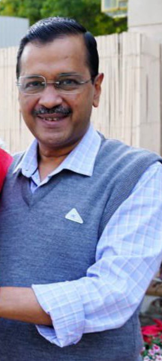 Zaffar_Nama's tweet photo. Which brand sweater is he wearing? https://t.co/IDyowfuP5K