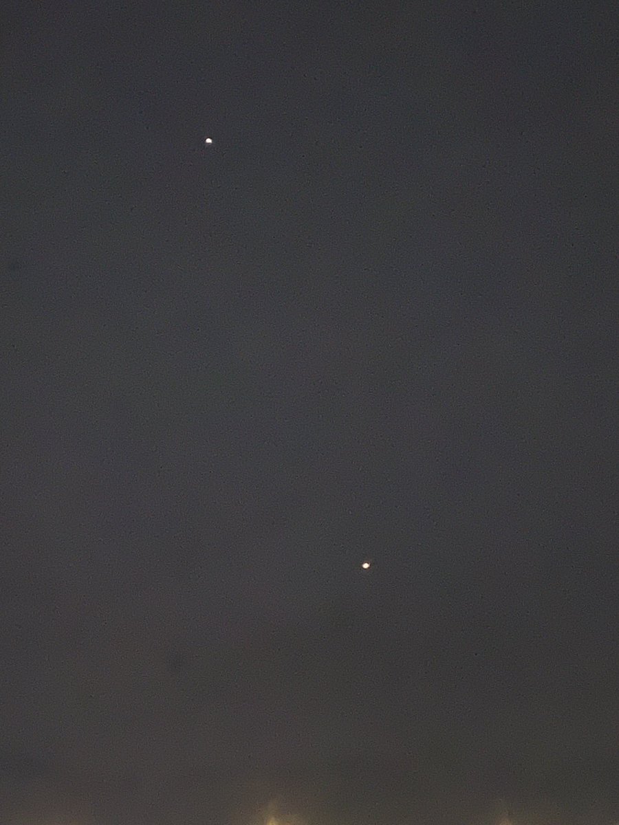 Bu gece gökyüzündeki iki büyük yıldız benden başka gören var mı👽