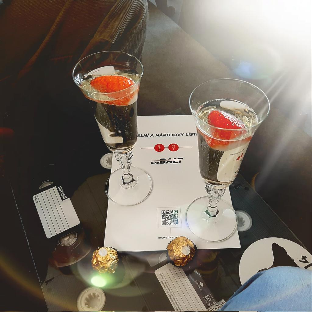 iKarotka's tweet image. #valentyn #laska #rande #kinobalt #romantika