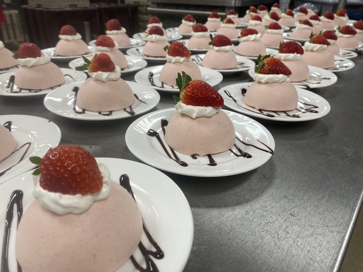 ChefChrisRajner's tweet image. Elegant Strawberry Bavarian Cream  finishes off our delicious #ValentinesDay lunch @LakesOfSylvania these light and delicious creamed were a perfect ending to todays meal. @TrilogyLiving #TheTrilogyDifference #TrilogyChefsRock