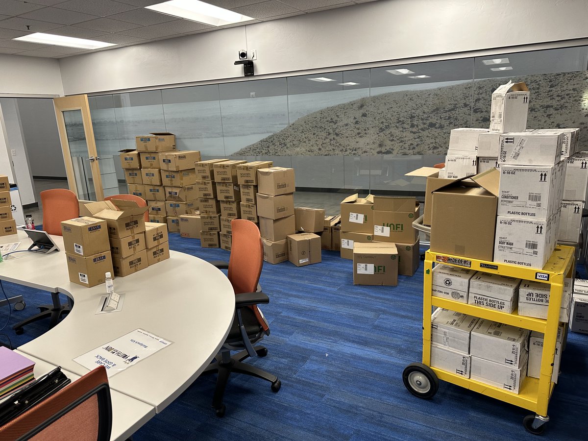 AngieRobert's tweet image. Just got to the @intuit #Tucson office for #SmallBizBigImpact day. It is amazing to see all of the local small business items that will be going to incredible local nonprofits, like @YouthOnTheirOwn @friendsofpacc.  Tomorrow will be a great day!