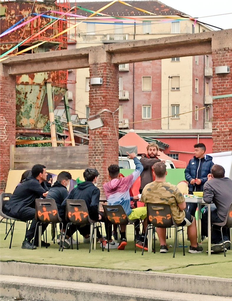 📣#iorestoacasa(delquartiere) | socio-educational hub for young people from the neighborhood
✨To prevent the risk of social marginalization of young people, by offering a secure space where to meet, and activating their direct involvement in planning cultural events
#lungolaDora