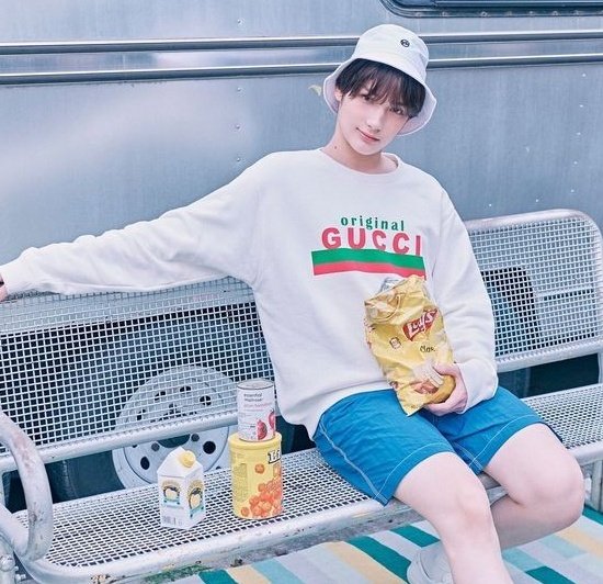 happy san valentine's day! 💕

#채원 #CHAEWON #휴닝카이 #HUENINGKAI