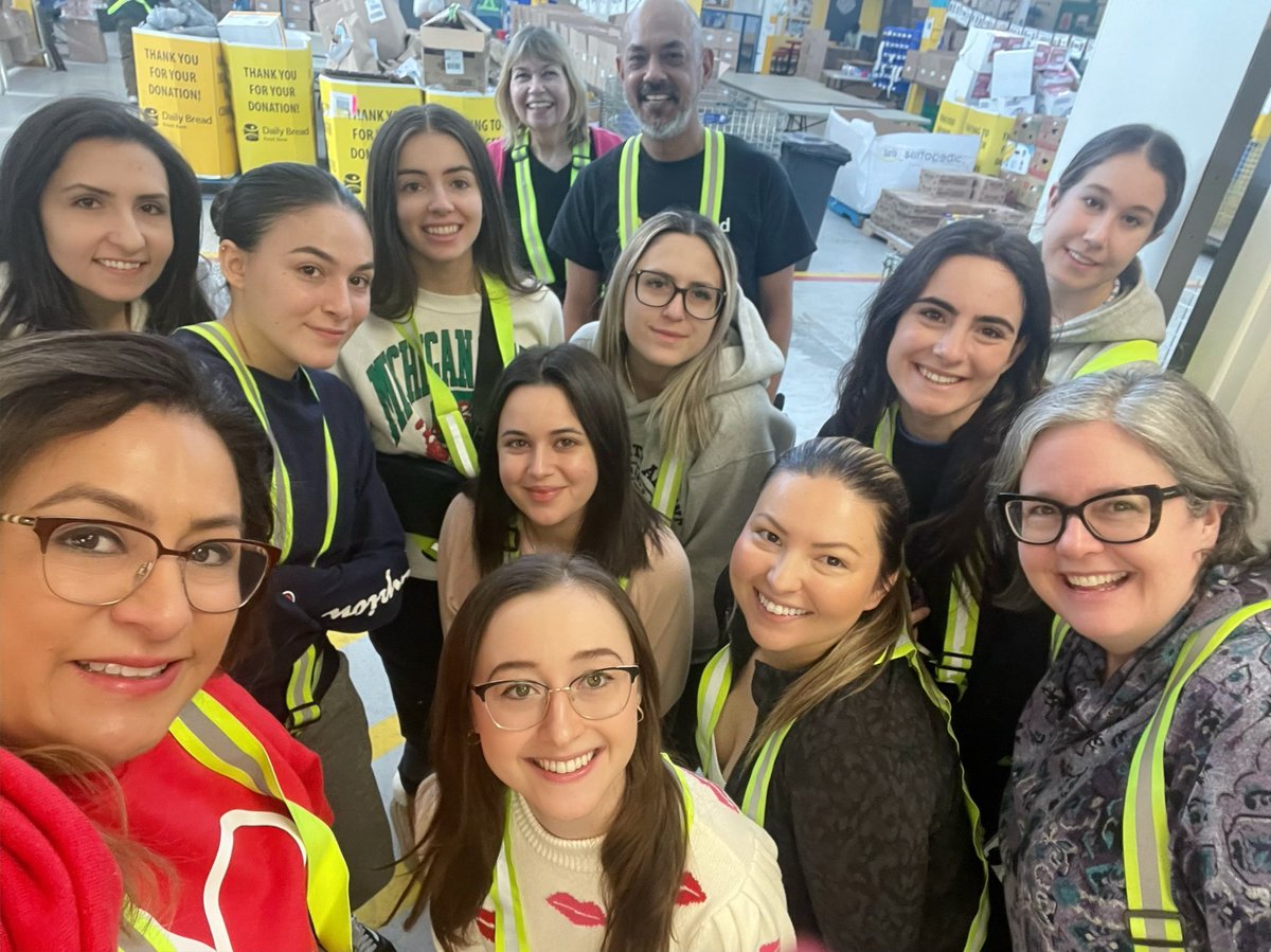 Spreading love with Year 1 CEC TCs at <a href="/DailyBreadTO/">DailyBreadFoodBank</a>.  A great way to give to our community.  #thefutureisbright <a href="/jen_mccoll/">Jen McColl</a> <a href="/YorkUeducation/">York University Education</a>