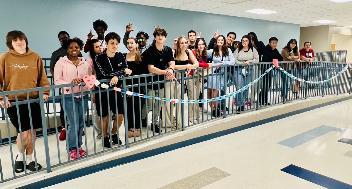 flhs_magnet's tweet photo. FLHS Day of Service and Love in remembrance of those who suffered as a result of school shootings 💙💙💙#serviceandlove #msdstrong #neverforget https://t.co/V10ZhO9Xgp