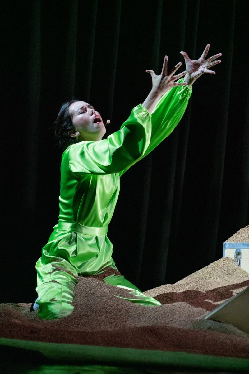 looseleafreport's tweet photo. Our latest @SFCV preview: An interview w/composer/librettist #KateSoper, whose "Romance of the Rose," based on a Medieval poem, premieres @LongBeachOpera 2/18. "I’m drawn to humor in my work, but I don’t know that I would call it a comic opera." #artheals 
https://t.co/EFz6rlpCJi https://t.co/NIO9kaDZ8c