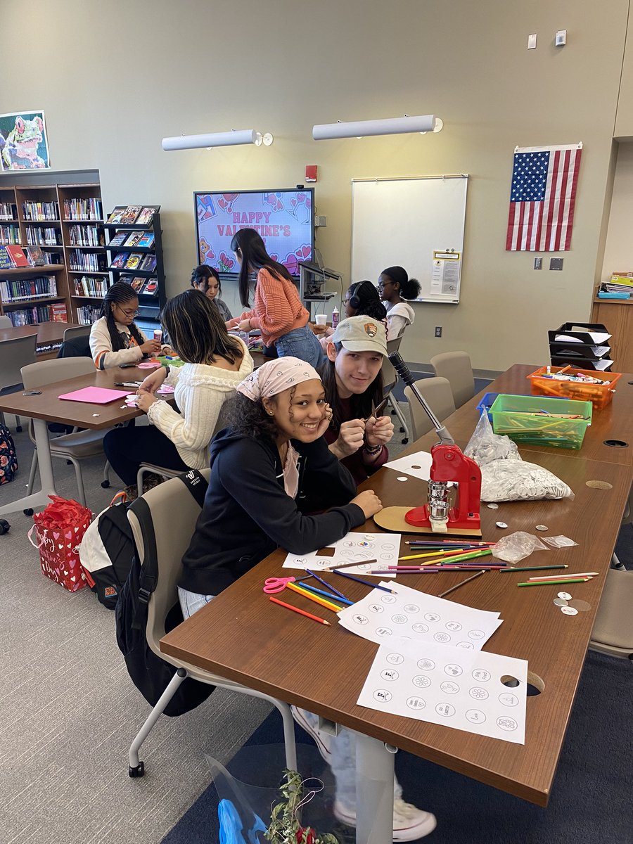 MrsGarlitz's tweet photo. Valentine’s Craft Day in the library! Students made some great gifts and cards for their family and friends. I absolutely loved seeing all of our students’ creativity!♥️#bigfred #fhscadets #fcpsreads @fcpsmedia https://t.co/GXBdROul1B