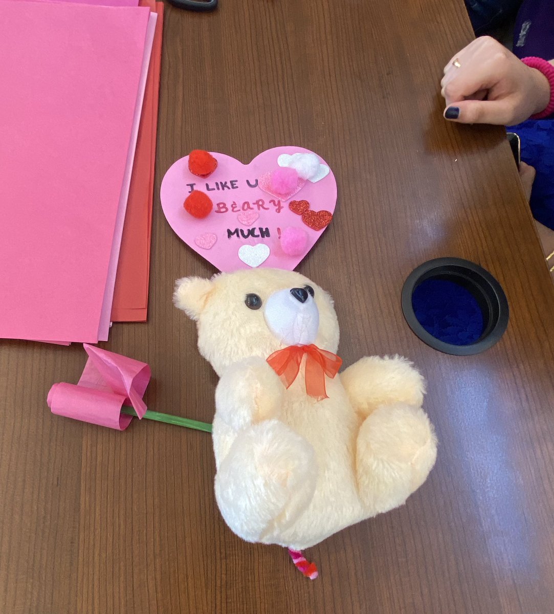 MrsGarlitz's tweet photo. Valentine’s Craft Day in the library! Students made some great gifts and cards for their family and friends. I absolutely loved seeing all of our students’ creativity!♥️#bigfred #fhscadets #fcpsreads @fcpsmedia https://t.co/GXBdROul1B