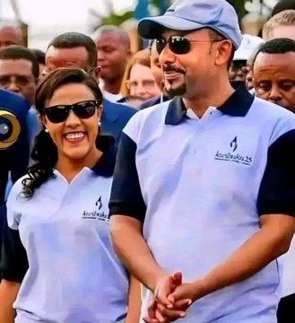 KeyredinHikma's tweet photo. ሀገሬ የሚሰሩልሽ የሚያበለፅጉሽ መሪዎች ስተገኚ የሚረዱ ህዝቦች ተቸገርሽ ,አይቀር መለወጥሽ ፈተናሽ ቢበዘ እንጂ ማንም አይመልስሽ, ከጉዞሽ በለውጥ ውስጥ መፈተን አይቅሬ እንደሆነ ሁሉ ለለውጥ ፀንቶ መቆም  ፅናት ይጠይቃል ጎበዝ በርታ ነው እንግዲ! https://t.co/u0wWd5qAZn