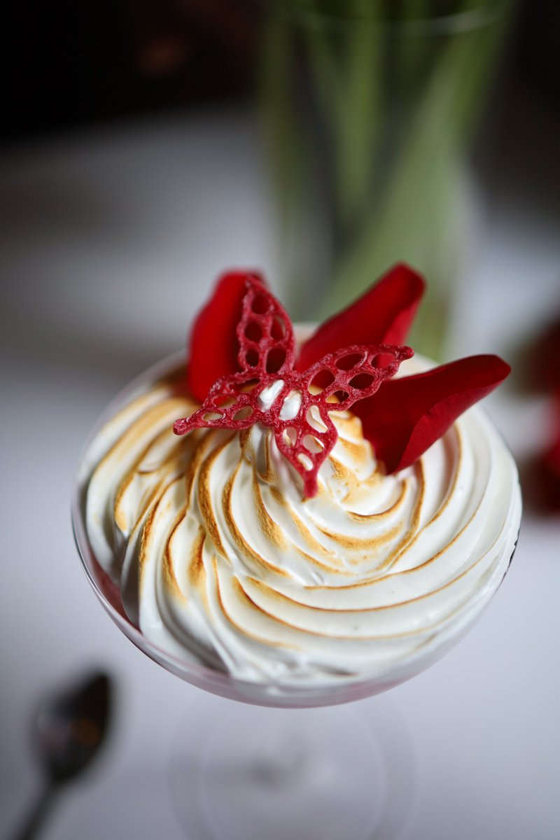 Rose &amp; cardamom creamy pudding is love ❤️ 

📸 <a href="/novikoff/">Dimitri Novikov 🇺🇦</a>