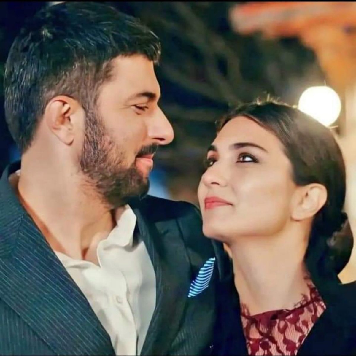 Tea73818347's tweet photo. day of love 🧡🤍💙
hope everyone realizes after all this sadness that life can be short, so don't waste any more time but enjoy pure love ❤️🙏

#TubaBüyüküstün 
#EnginAkyürek 
#EnTuUnidas 
#EnTuForever https://t.co/V5bxb818zU