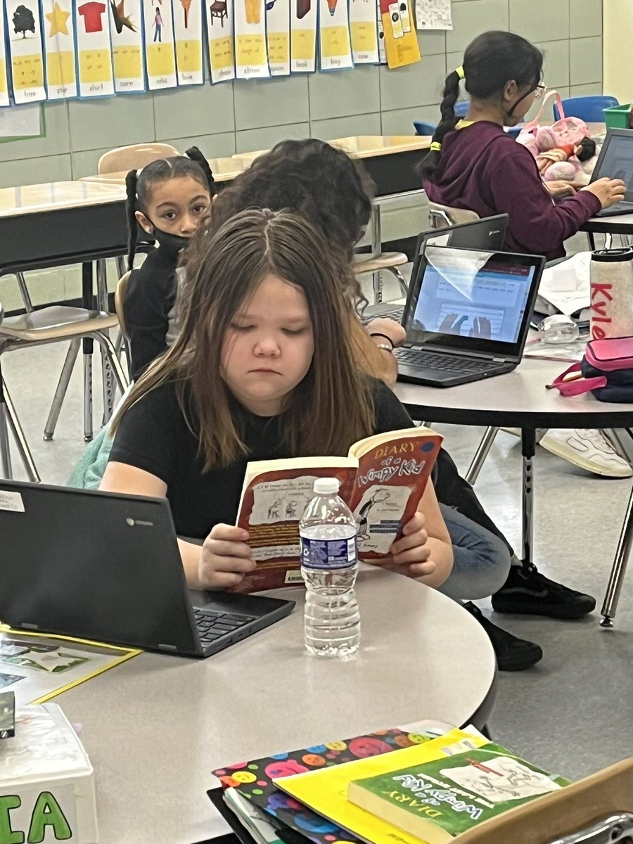 Amy Levengood (@levengood_reads) on Twitter photo Caught students reading! ❤️📚<a href="/HolabirdCS/">Holabird STEM/Middle: A Community School</a> <a href="/vkearns_M/">Melanie Kearns</a> @MrsBallardHSP Caught students reading! ❤️📚<a href="/HolabirdCS/">Holabird STEM/Middle: A Community School</a> <a href="/vkearns_M/">Melanie Kearns</a> @MrsBallardHSP