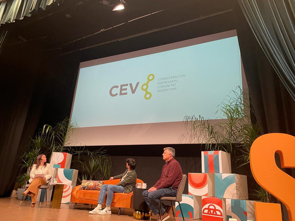 👥 @AmeliaNavarroA, presidenta de la Comisión de RSE de #CEV, participa en la mesa redonda sobre 'Emprendedores con propósitos: las empresas sociales y sostenibles'

📌 Semana de la Economía y el Empleo de @Asoc_Empres_Alz