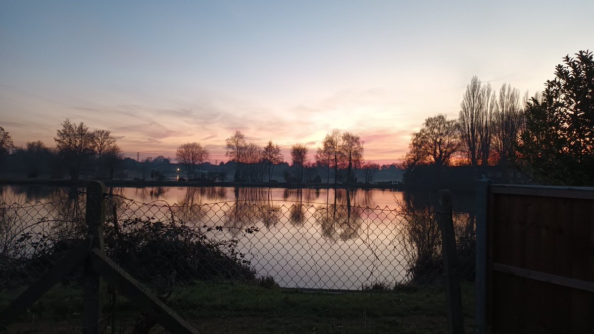 Grateful for this view.

Grateful for my family, my house, my garden, my loves ❤️ 

I hope to see lots of you in 9 months... now, put the phone down &amp; go get busy 😘

#doulafairy #sunset #valentinesday #valentines #pregnant #birth #placentapills #placentaencapsulation #gratitude