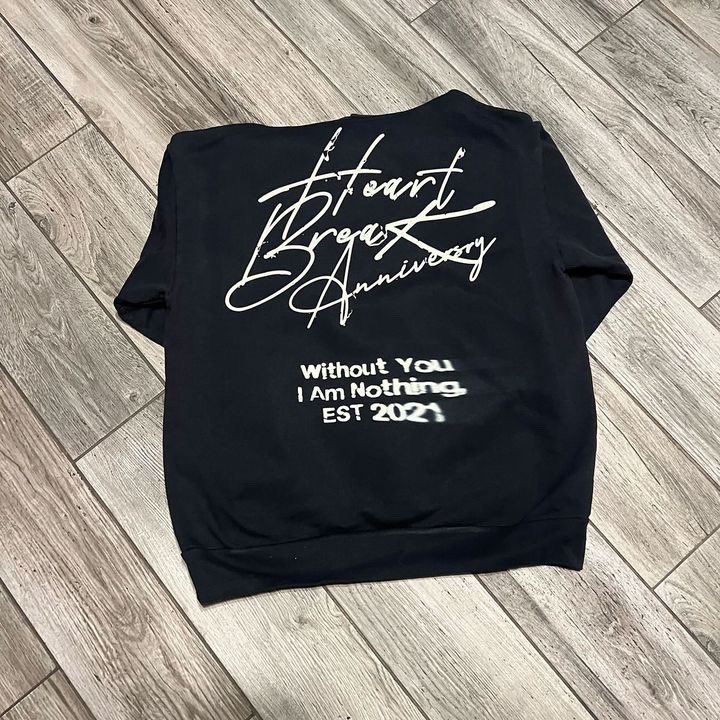 Ny_1k's tweet photo. JUST DROPPED ANOTHER HEATER "TWIN FLAME" HEAVYWEIGHT HOODIE IS NOW LIVE XS-XXL❤️‍🔥

LINK: https://t.co/POj3ED5IDt

THANK YOU FOR THOSE WHO SUPPORT ME.
HAPPY ANNIVERSARY HBK https://t.co/3W5iFZ3xs1