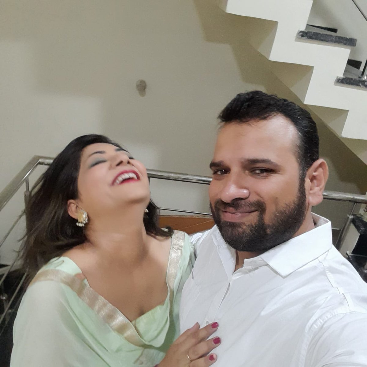 navya_ruchi's tweet photo. @realmeIndia Happy Valentines Day
My Secret of happiness is with me 😍😍😍@realmeIndia
#realme10Pro5GCocaColaEdition
#CheersToRealLove #Contest https://t.co/hFgsQfUwjG