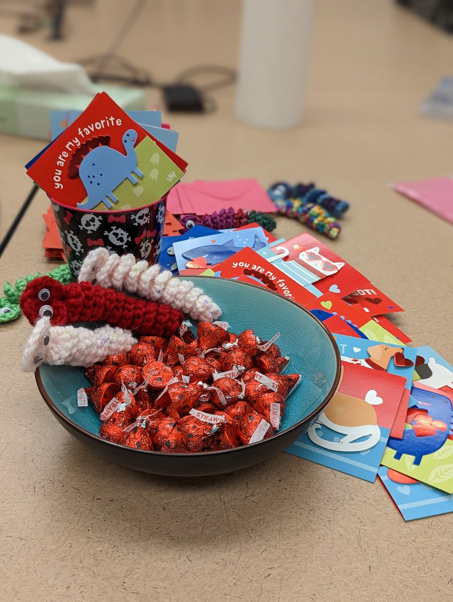 Happy Valentine's Day! Stop by our office hours today from 11:30 to 1:30 to get help on your DMS plan and pick up a treat! researchdata.wisc.edu/sharing-data/s…