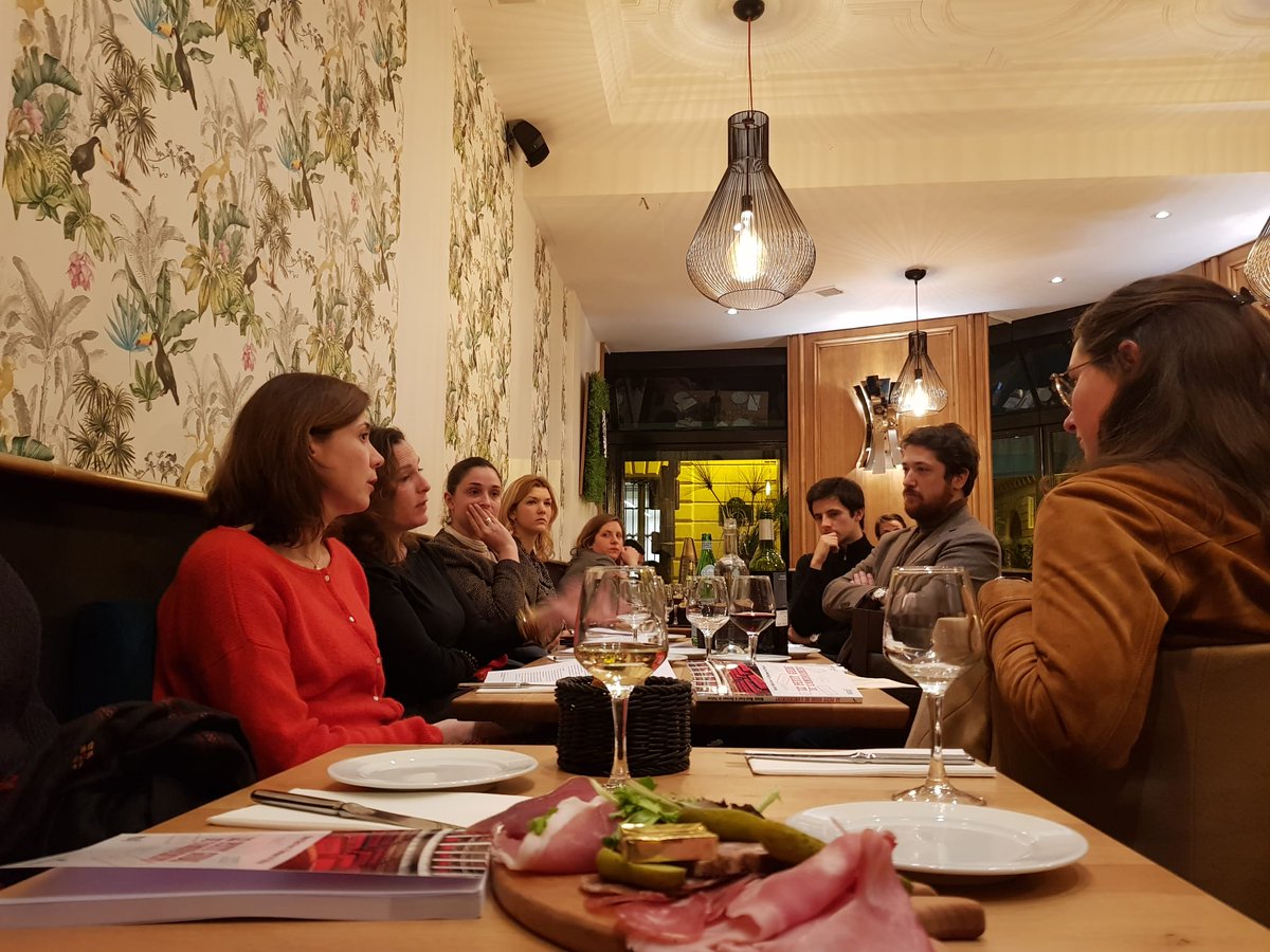 JLobbyistes's tweet photo. 📸Retour en images sur ce premier apéro-débat de l'année avec Mélody Mock-Gruet et Hortense de Padirac, auteures du livre "Le petit guide de l'#amendement".

🙏Merci à elles pour leur partage d'expérience précieux et leur vision sur les #coulisses de la fabrique de la #loi ! https://t.co/eVBXdyNpxR