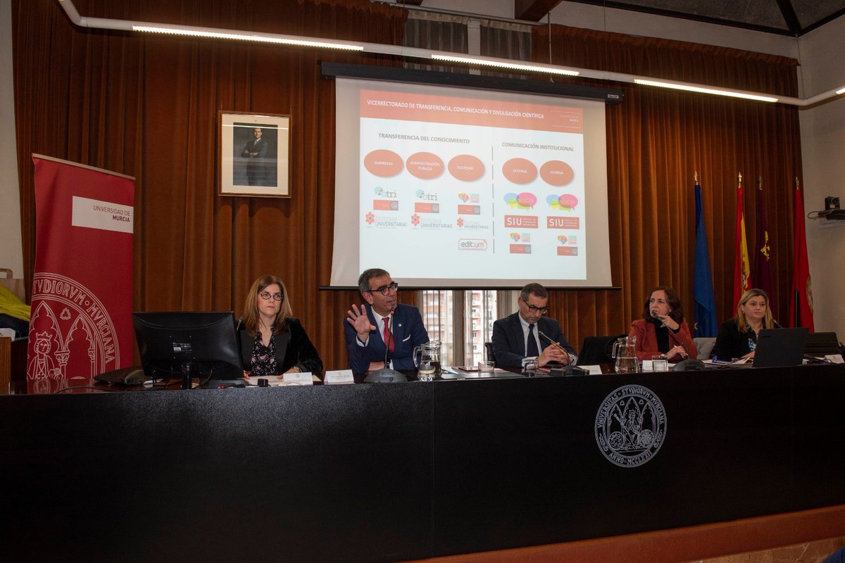 ScientiaJMLN's tweet photo. Día importante en la @UMU . Se ha constituido el Comité Asesor en materia de Transferencia del Conocimiento para incentivar la participación de la sociedad murciana en proyectos de transferencia empresarial, social, educativa, sanitaria, periodística... ¡Gracias equipazo! https://t.co/yn7eVdiIQh