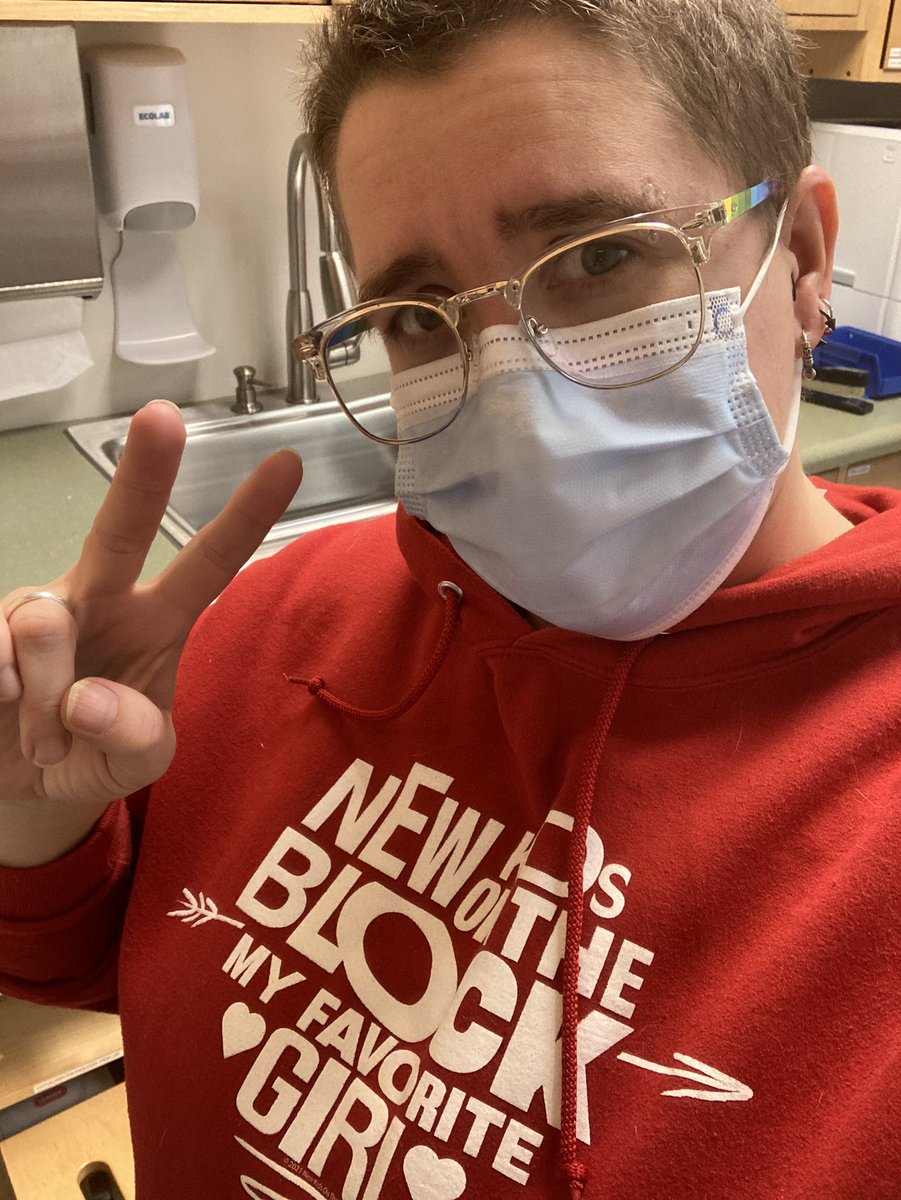 rockstarr1984_'s tweet image. Repping some @NKOTB love at work for Valentine’s Day. 🫶❤️ #myfavoritegirl