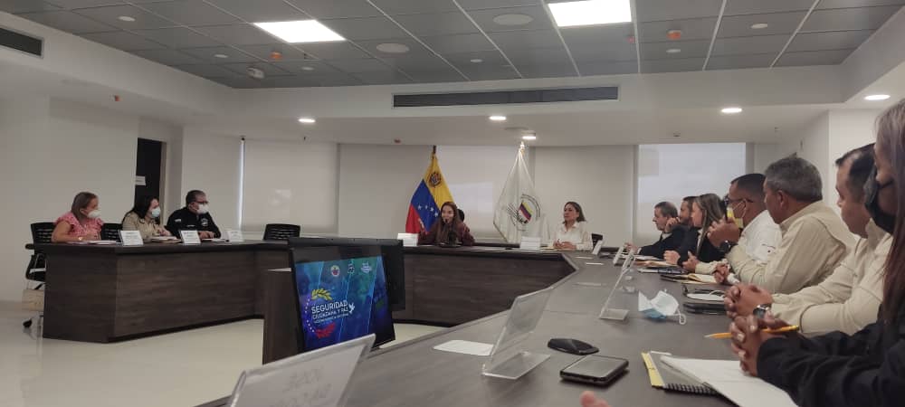 mppsp_vzla's tweet photo. #14Feb Siguiendo los lineamientos de nuestro Pdte. @NicolasMaduro el @mppsp_vzla recibe a la nueva líder de la cartera penitenciaria V/A Celsa Bautista, para seguir consolidando los logros alcanzados y continuar con el Fortalecimiento Integral del Sistema Penitenciario nacional. https://t.co/in7p9wZPBL