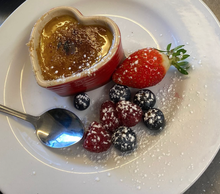 That's amore 💗 Lovingly prepared in our kitchen, enjoying our food is the perfect way to celebrate #ValentinesDay... we're open today for lunch service so pop down! #ItalianFood #pizza #pasta ow.ly/uL4M50MvV9Z