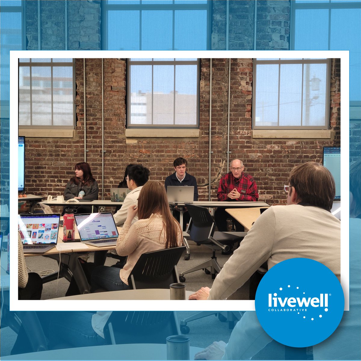 LiveWell_Collab's tweet photo. This past week our team has worked on finalizing research presentations in our studios and have planned our Plane Mapping activity to conduct with the Boeing team. We were excited to present our insights and findings and are ready to continue with the design research process! https://t.co/JQqHxjMX5b