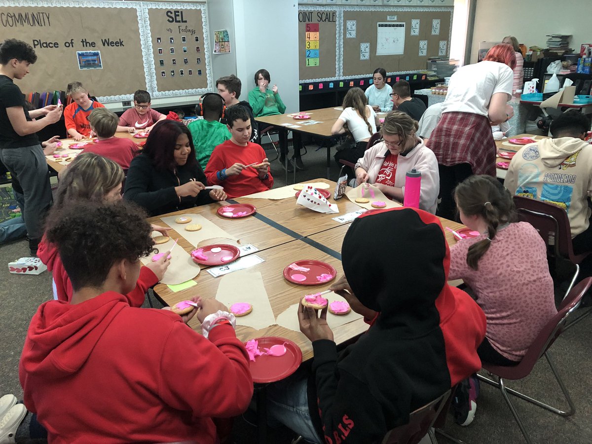 KishHealth_PE's tweet photo. Unified athletes and leaders enjoying Valentine’s Day cookie decorating.  #fireupcreek #fearless https://t.co/ZBiaTxNdnD