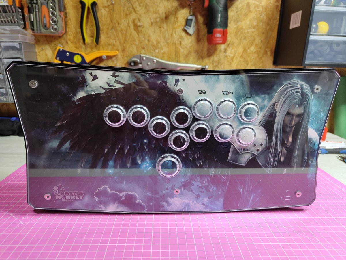 XBattleMonkeyX's tweet photo. Sephirot vuelve a volar en este Hitbox🔥🔥🔥
-Model Black Slim and artwork from #xbattlemonkeyx
-Full #sanwadenshi Buttons
- #brookaccessory inside
-Commission open by private message!!
-Pedidos abiertos por mensaje privado!!
#fgc #fightstick #arcadestick #arcade #sefiroth #ff7 https://t.co/Dpt7IUWMUH
