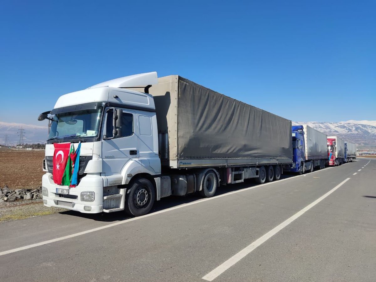 #Humanitarian aid to #Türkiye from different cities of Azerbaijan:

 ▪️ Neftchala & Salyan - 25 tons
 ▪️ Barda - 14 tons
 ▪️ Sumgait - 16 tons & 4 container houses
 ▪️ Jalilabad - 16 truckloads

11 truckloads & 22 container houses to leave Sumgayit for Türkiye soon #CaliberAz