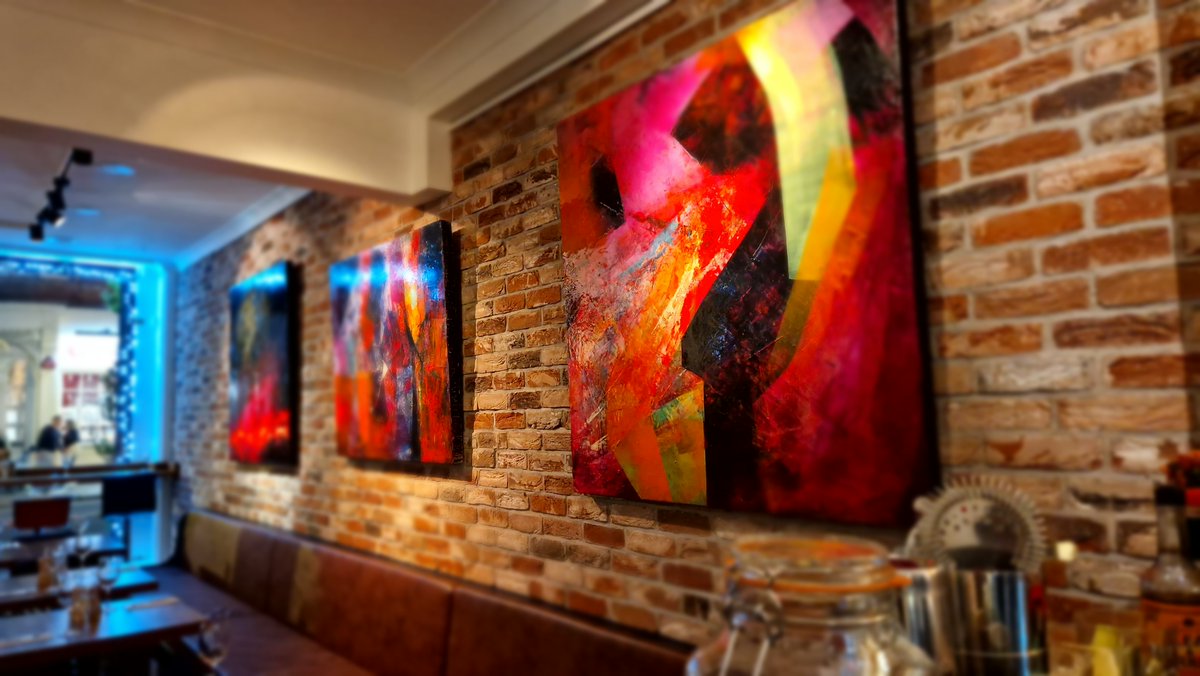 HeathStKitchen's tweet photo. The perfect place for art lovers to have their Valentine's meal: surrounded by beautiful works of art 💝We're currently showing paintings by Kimbal Bumstead. Our special 5-course Valentine's menu is available from today until Saturday, 18 February. To book 👇 https://t.co/CeX5mvihVt