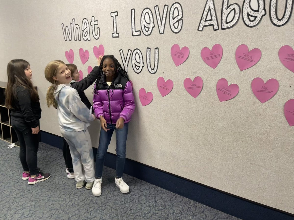 Mrs_SJones3's tweet photo. Itβs amazing what little notes can do for a studentβs day. They were so excited to see these publicly displayed that they jumped out and surprised me on their own. @FESTigersHSE #FESTigers #lovefirstteachsecond https://t.co/7O4QgJJRO0