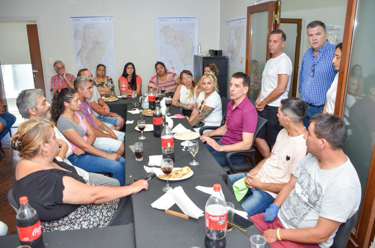 GeroVAignasse's tweet photo. Almorzamos con dirigentes vecinales de BarriosEl Salvador, Alejandro Heredia, Capitán Viola, Crucero Belgrano, Villa Angelina, San Nicolás , San Alberto , 360 viviendas y San Felipe. Me acompañaron el Leg Roberto Chustek, Jefe AT MTySS Facundo Vargas Aignasse y Parl. Sofia Prado https://t.co/KMyuSf5S2W