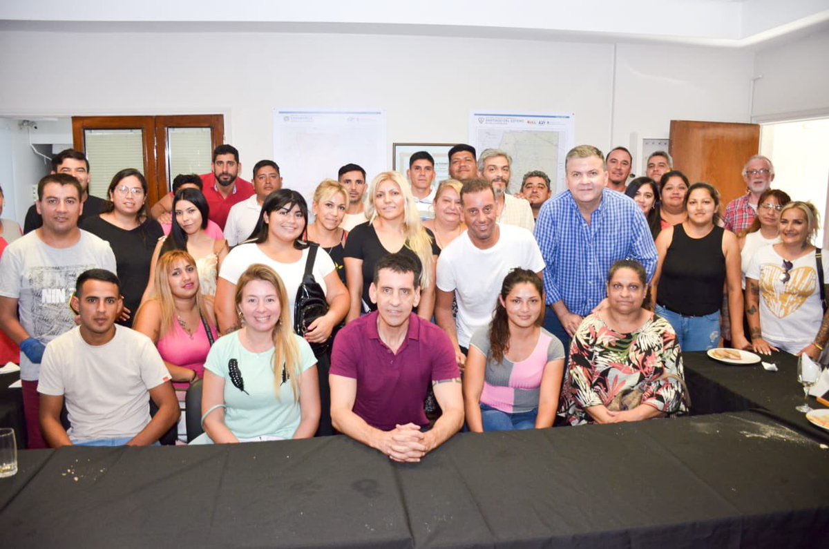 Almorzamos con dirigentes vecinales de BarriosEl Salvador, Alejandro Heredia, Capitán Viola, Crucero Belgrano, Villa Angelina, San Nicolás , San Alberto , 360 viviendas y San Felipe. Me acompañaron el Leg Roberto Chustek, Jefe AT MTySS Facundo Vargas Aignasse y Parl. Sofia Prado