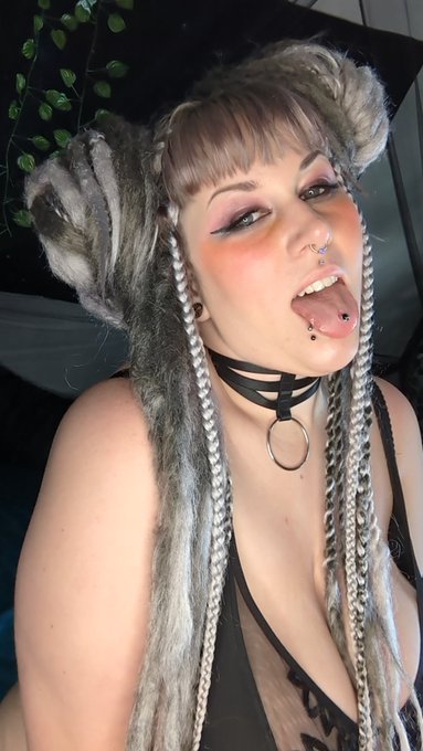 Happy Valentines day 😘😘😘😘 https://t.co/eU7IbtPAA3