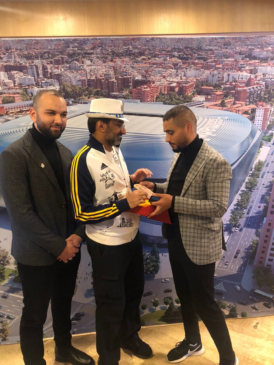 PMCastillejos's tweet photo. ⭕ريال مدريد تجمعنا .... و المحبة توحدنا 🇲🇦🇸🇦
على هامش لقاء روابط ريال مدريد الذي نظم بالرباط بمناسبة نهائي مونديال الأندية 

تم تقديم درع كعربون للمحبة و الشراكة و التعاون الذي يجمعنا برابطة بلانكوس السعودية الرسمية Pe��a Madridista @BlancosKsa ريال مدريد تجمعنا🇸🇦🤝🇲🇦 https://t.co/kqlLru2Xdz