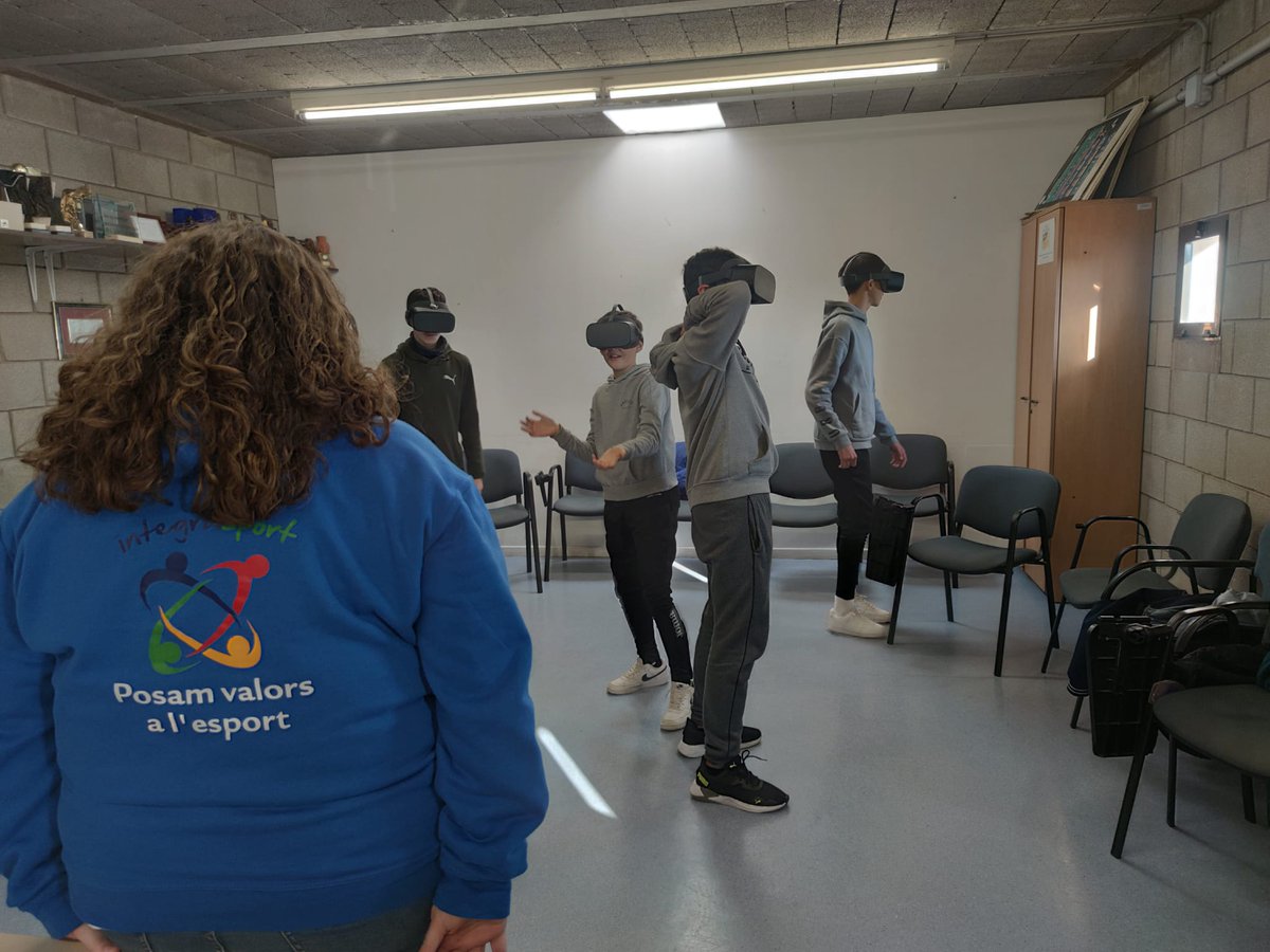 CB_Ciutadella's tweet photo. L'equip Infantil Masculí Taronja fent un taller de gestió de les emocions a càrrec de @integrasport.menorca 

Sumant noves experiències !!!

#cbcpjuguemabasquet 
#ciutaponentshow 
#feimbasquet https://t.co/429dPRVocR