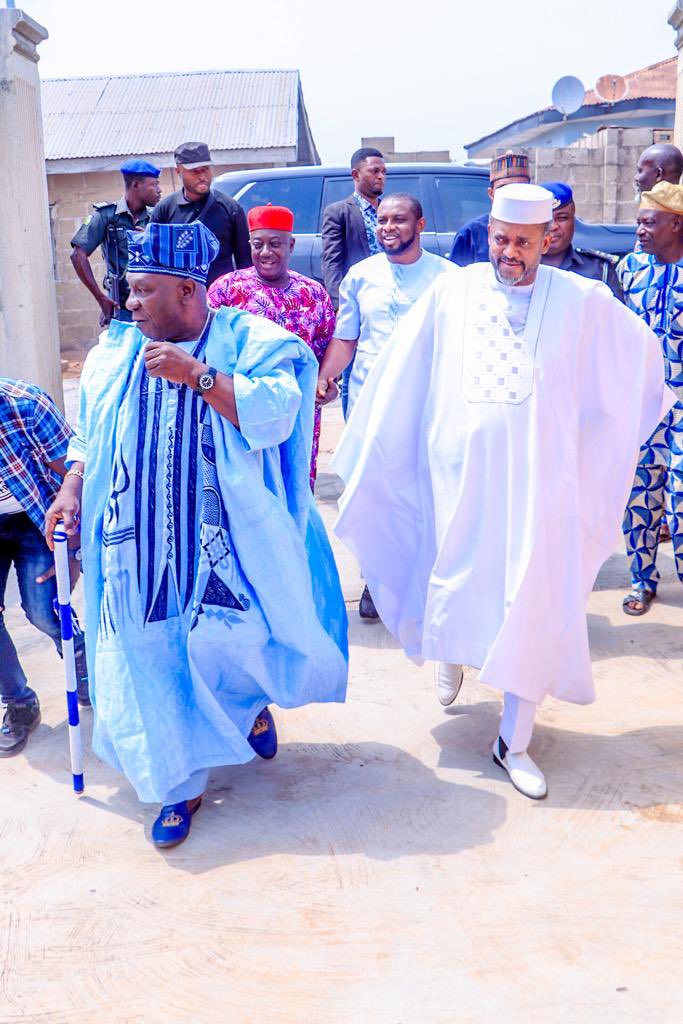 ed_onoja's tweet photo. Courtesy visit to His Royal Majesty, Oba Solomon Dele Owoniyi, The Obaro of Kabba.

Kábeyési, Ádupè. https://t.co/3sPya5hq7f